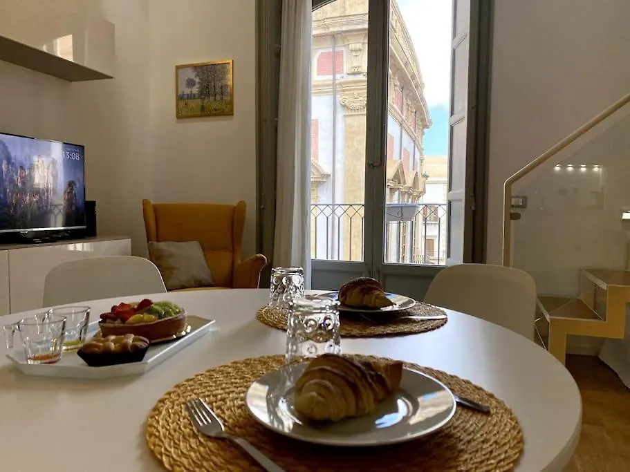 The Unique Loft Maqueda - In The City Centre Palermo Itália